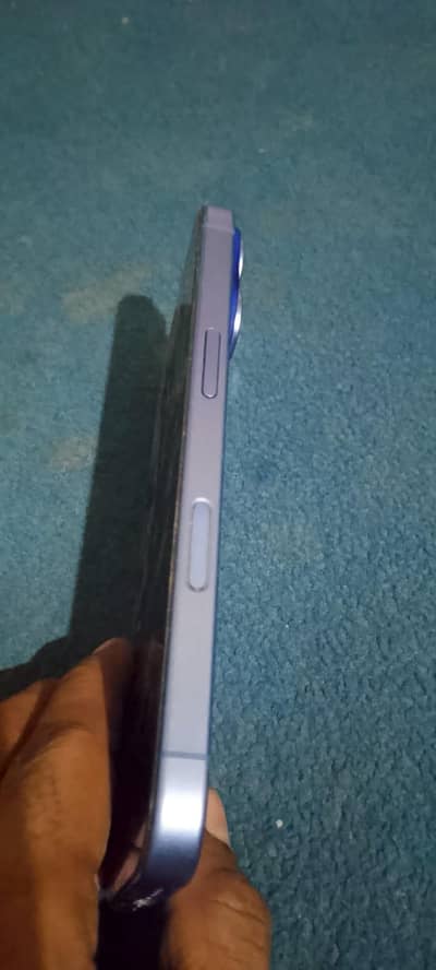 Apple iPhone 16