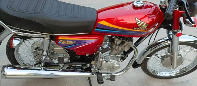 Honda CG 125 model 2010 for urgent sale