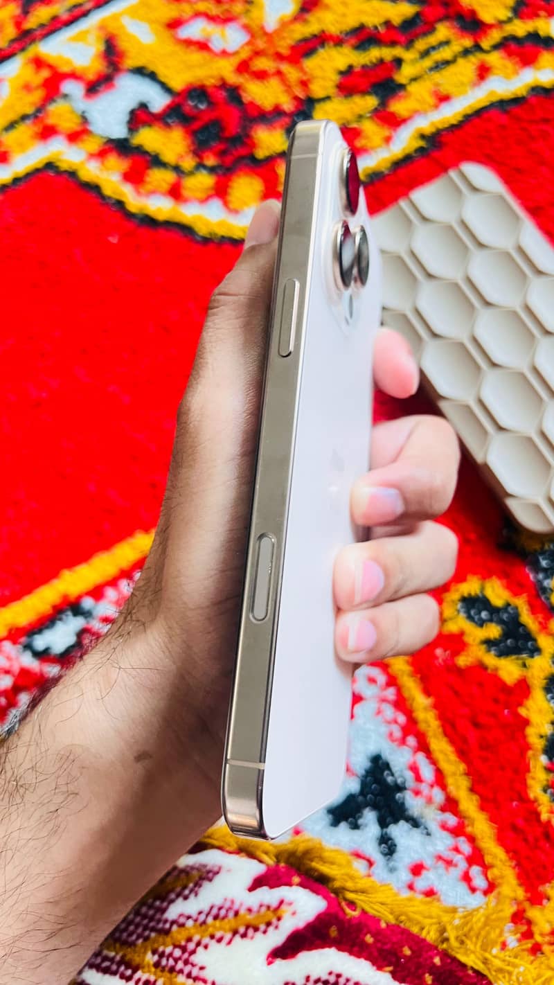 Apple iPhone 16 Pro Max 4