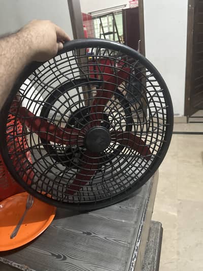 12 v fan