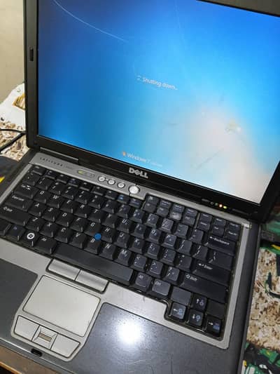 Latitude D630 / Dell