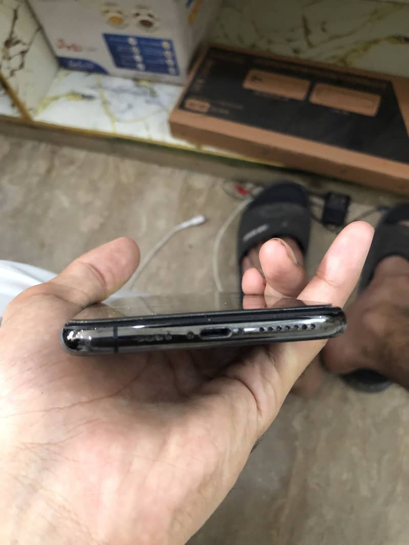 Apple iPhone 11 Pro Max 1