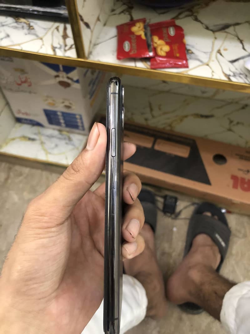 Apple iPhone 11 Pro Max 7