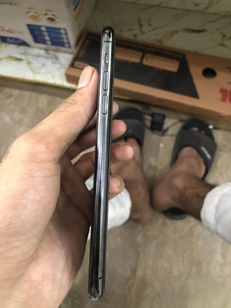 Apple iPhone 11 Pro Max 9