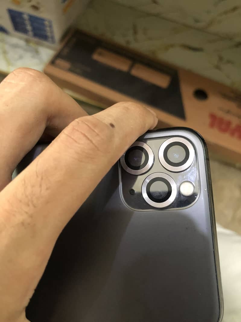 Apple iPhone 11 Pro Max 10