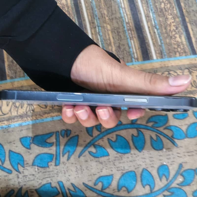 Apple iPhone 13 Pro Max 4
