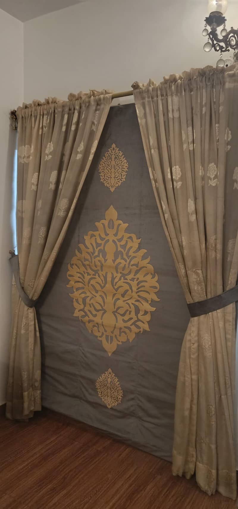Curtains 0