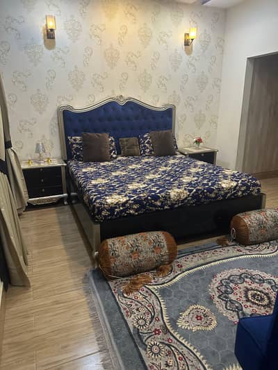 bed and chears