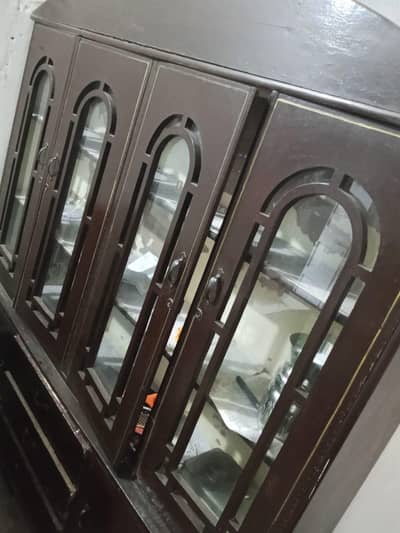 Wooden Showcase Cabinet / Crockery Almirah in Good Condition