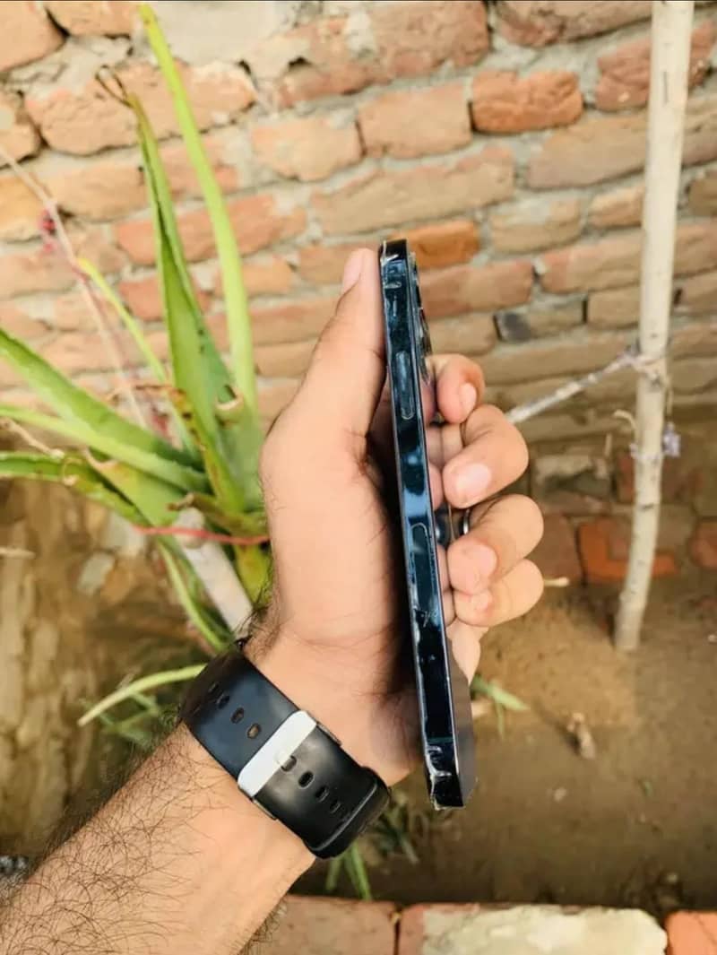Apple iPhone 12 Pro 2
