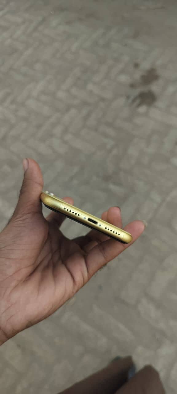 Apple iPhone 11 3