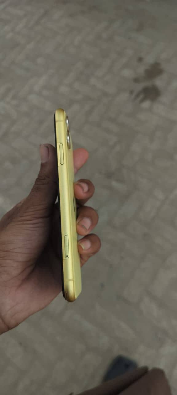 Apple iPhone 11 7