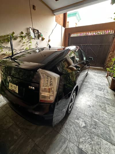 Toyota Prius 2010 model 2014 reg in Islamabad
