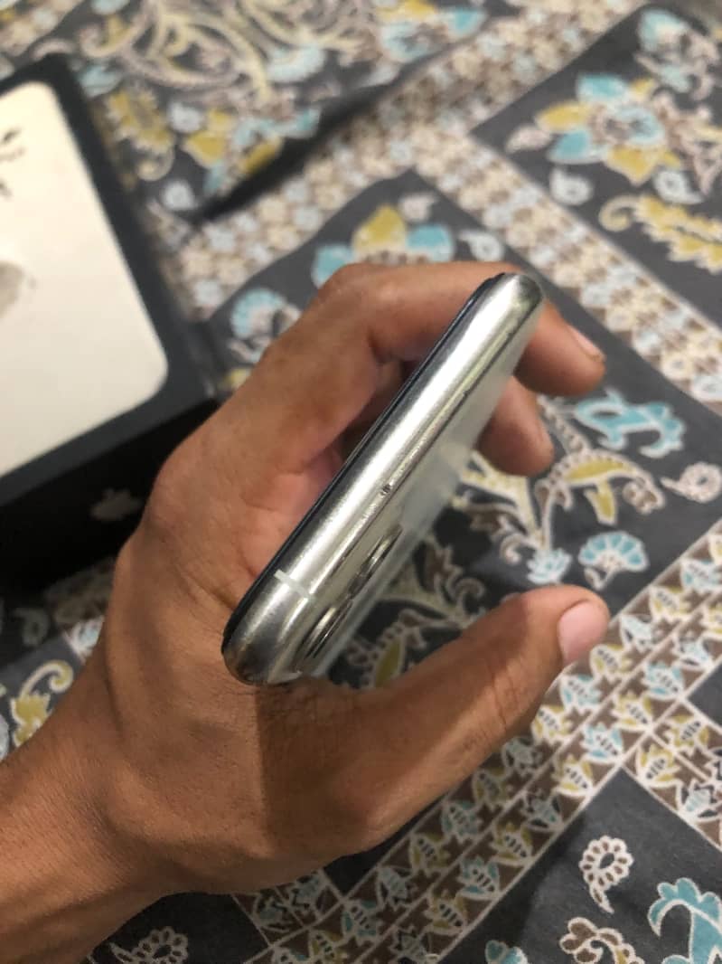Apple iPhone 11 Pro 1