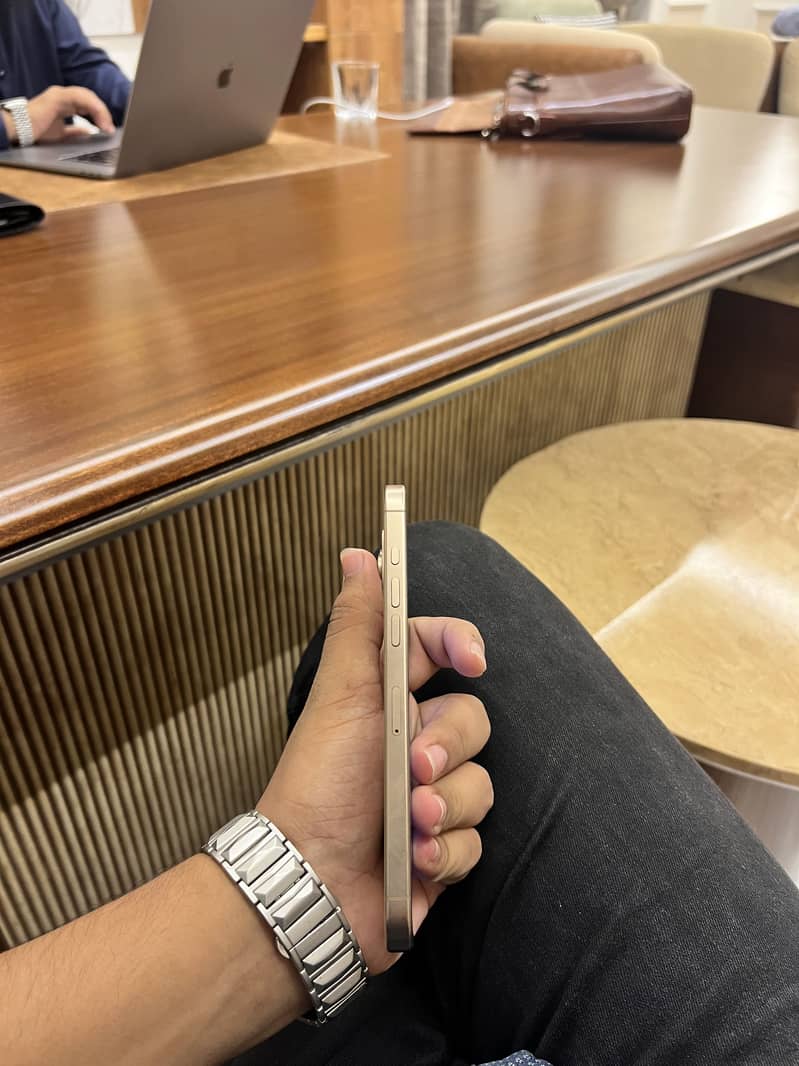 Apple iPhone 16 Pro Max 3