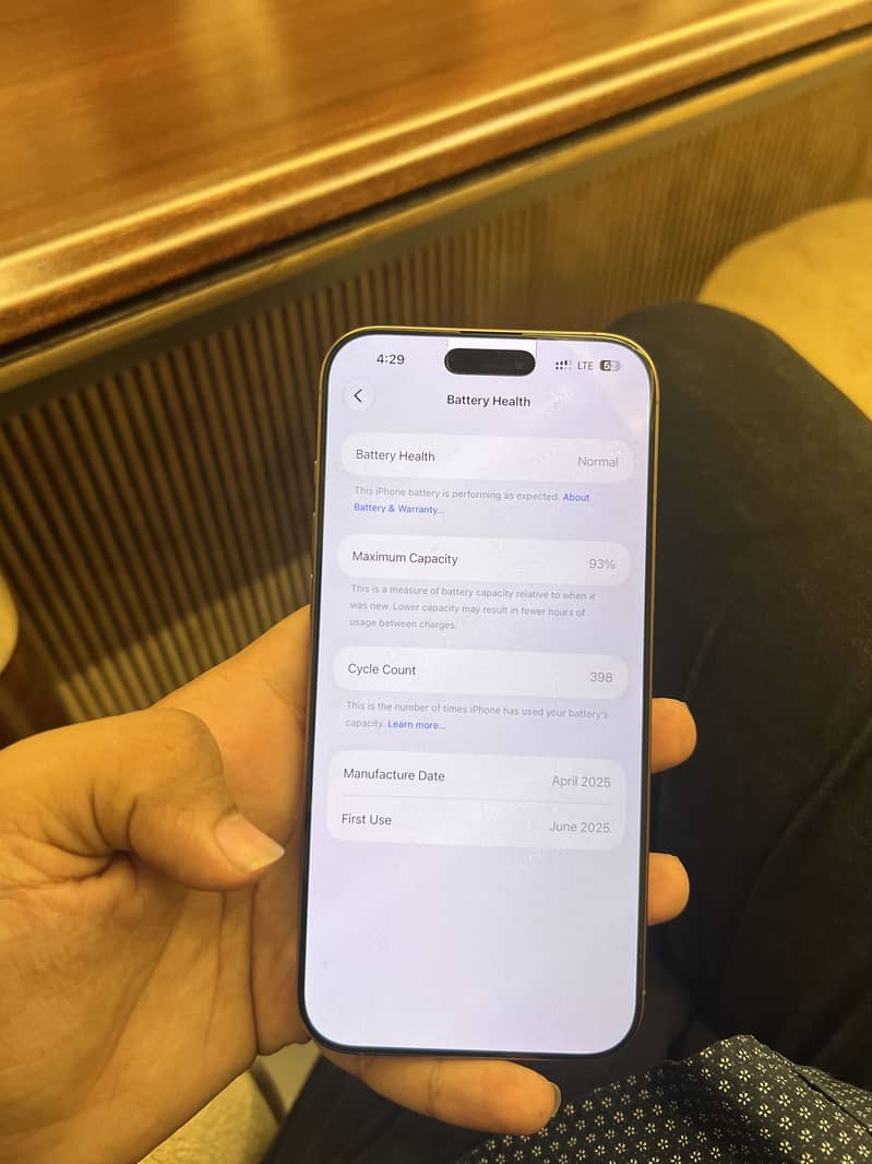 Apple iPhone 16 Pro Max 4