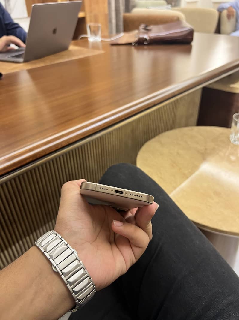 Apple iPhone 16 Pro Max 5