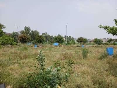 04 MARLA COMMERCIAL PLOT E-290 HOT LOCATION AVAILABLE FOR SALE IN DHA PHASE 9 TOWN.