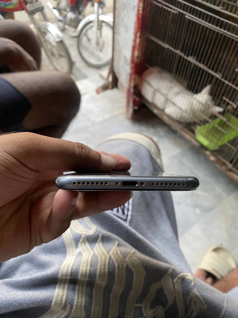 Apple iPhone 8 Plus 0