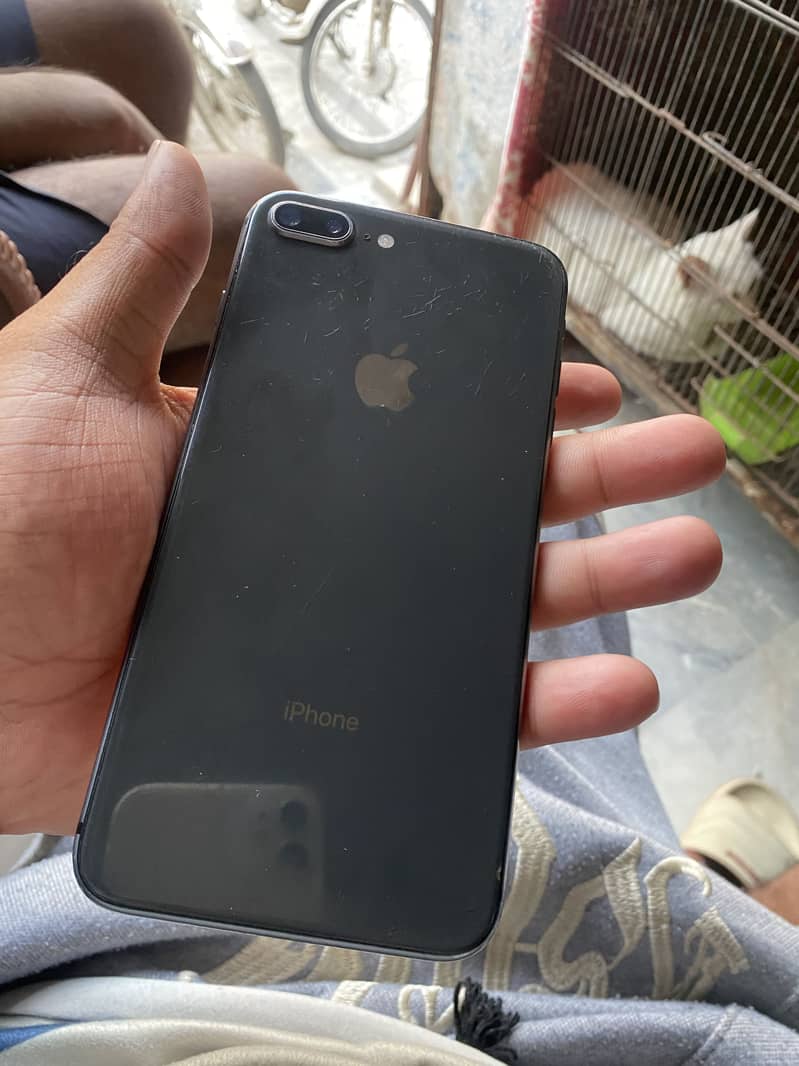 Apple iPhone 8 Plus 2