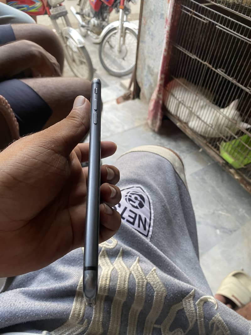 Apple iPhone 8 Plus 4