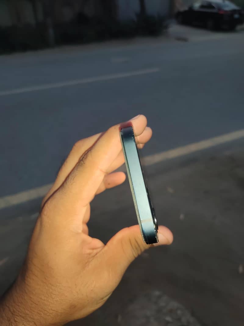 Apple iPhone 12 6