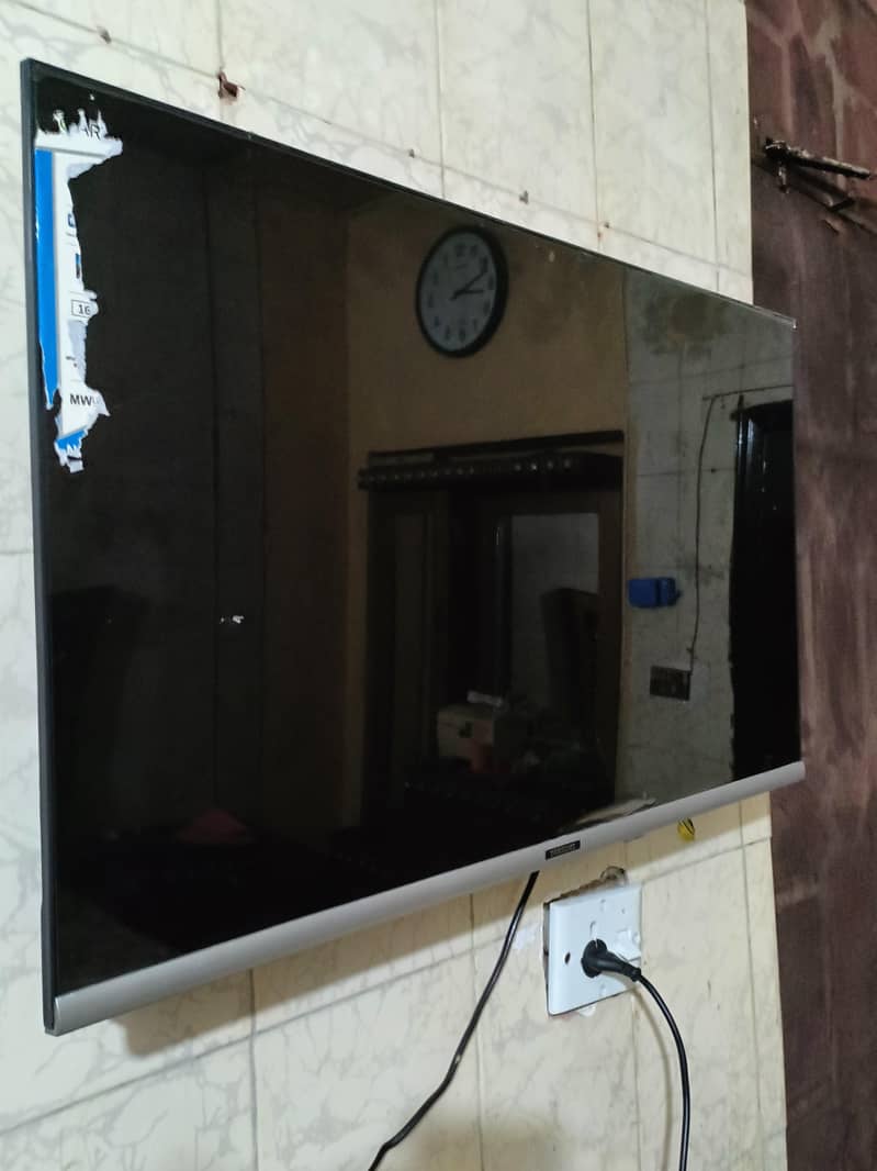 32 inch LCD 0