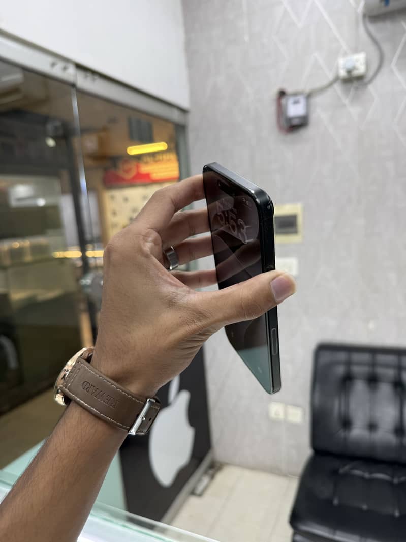 Apple iPhone 15 plus 4
