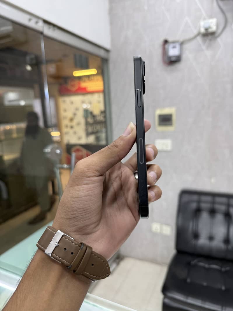 Apple iPhone 15 plus 8