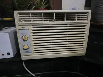 Window AC 0.5 ton used