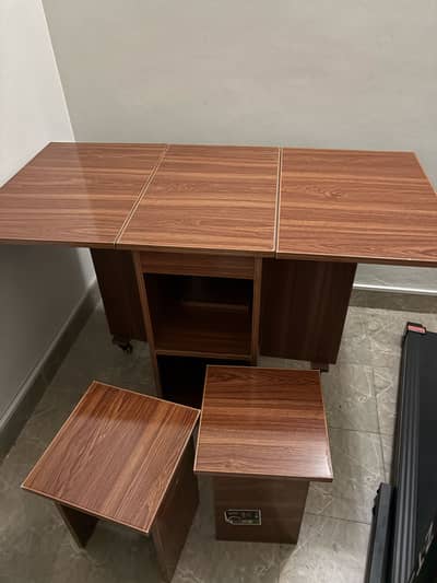 Foldable moving dining table