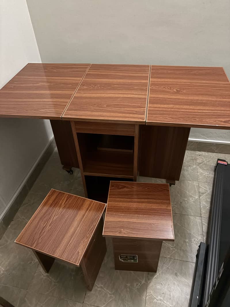 Foldable moving dining table 1