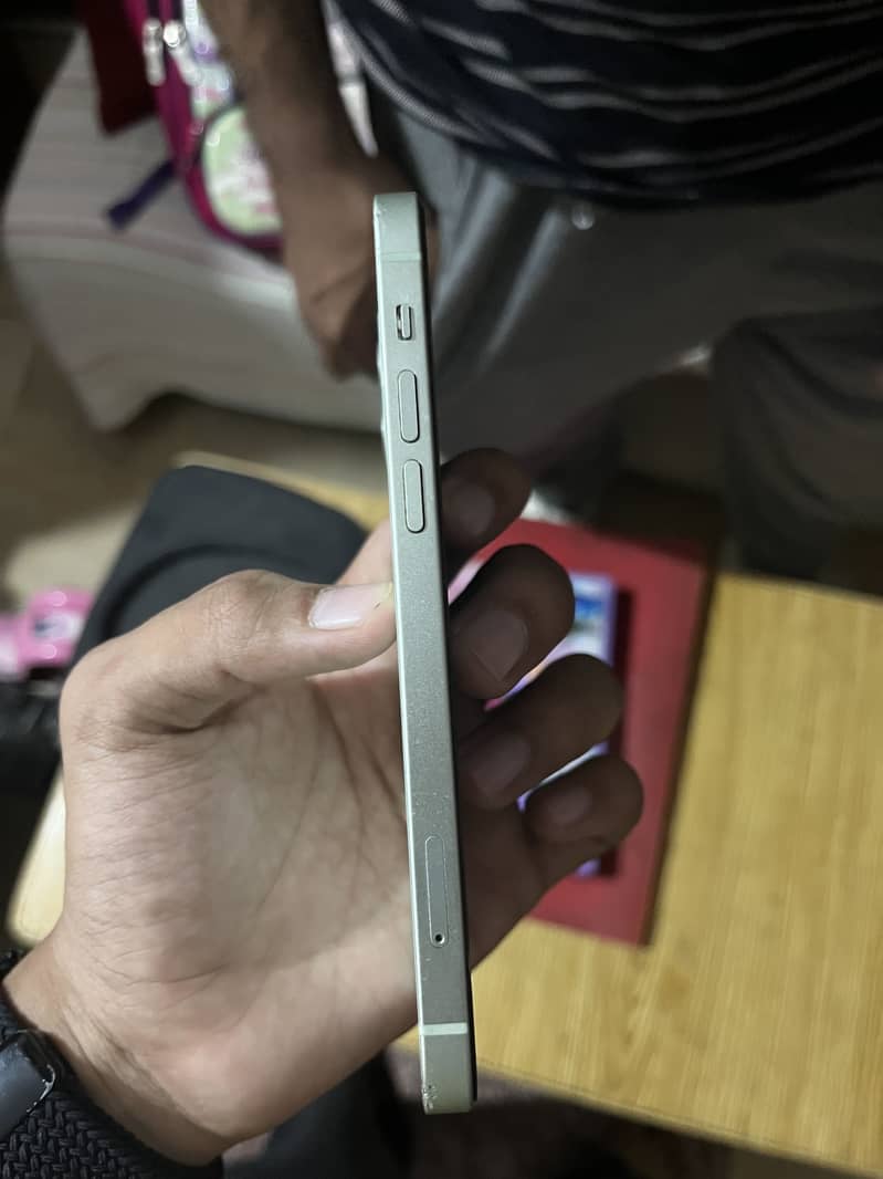 Apple iPhone 12 1