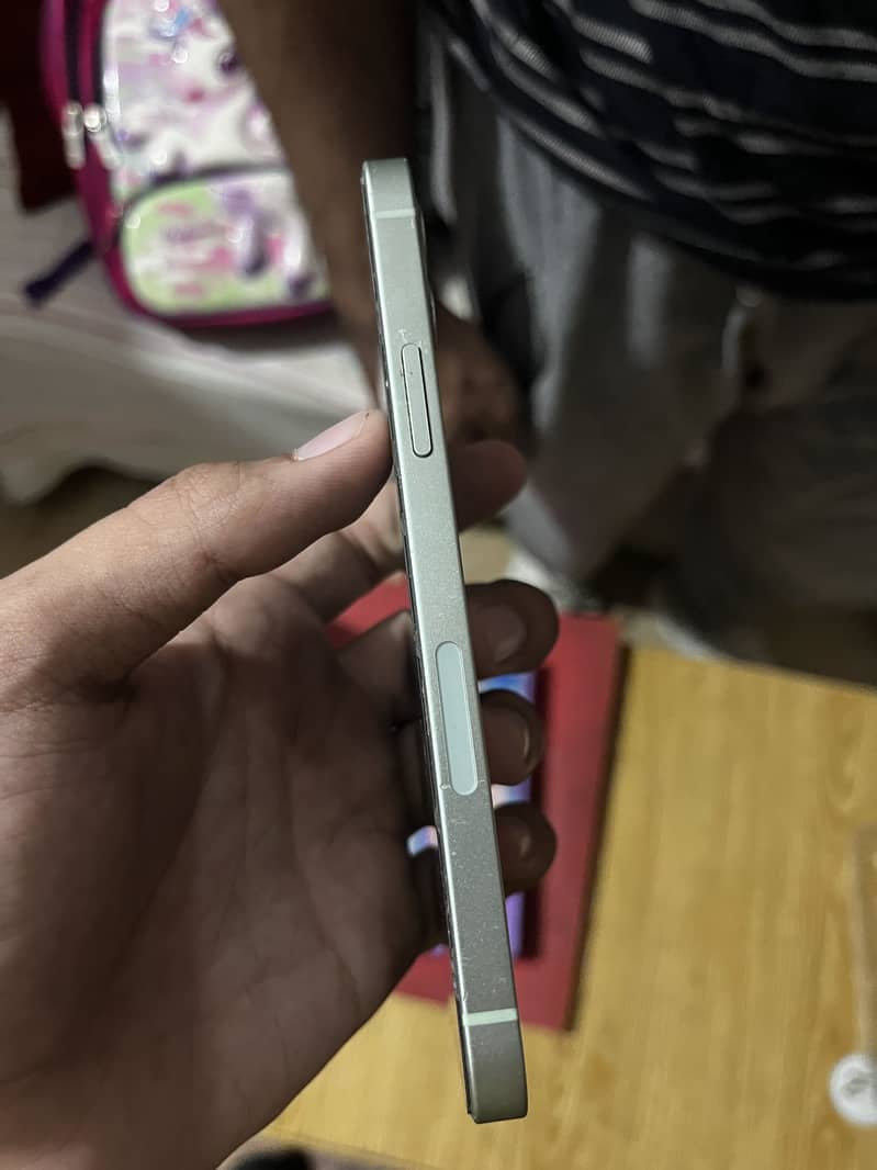 Apple iPhone 12 3