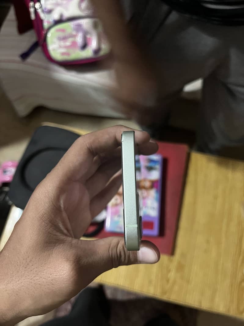 Apple iPhone 12 4