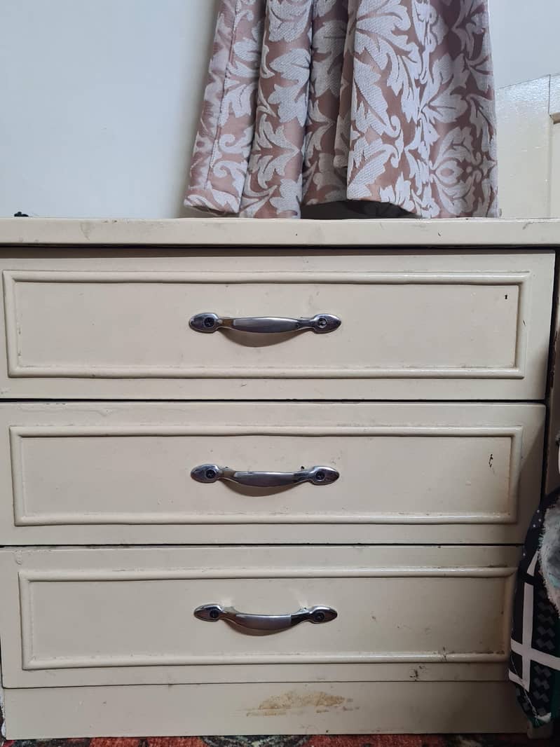 Queen bed 3