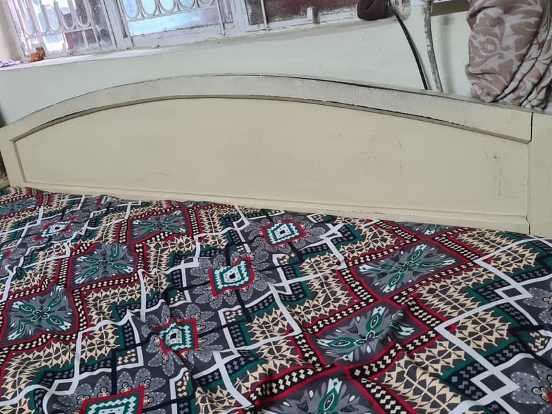 Queen bed 4