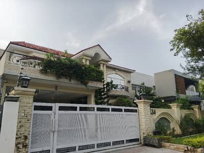 1 Kanal House Available For Rent with solar