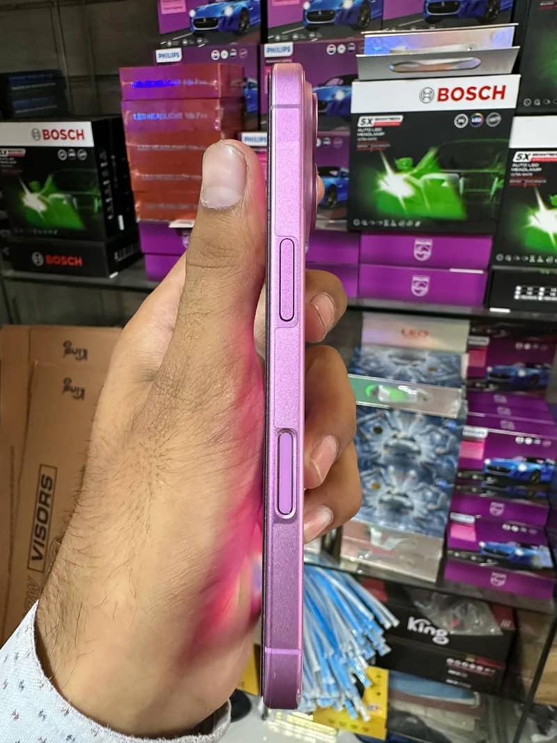 Apple iPhone 16 2