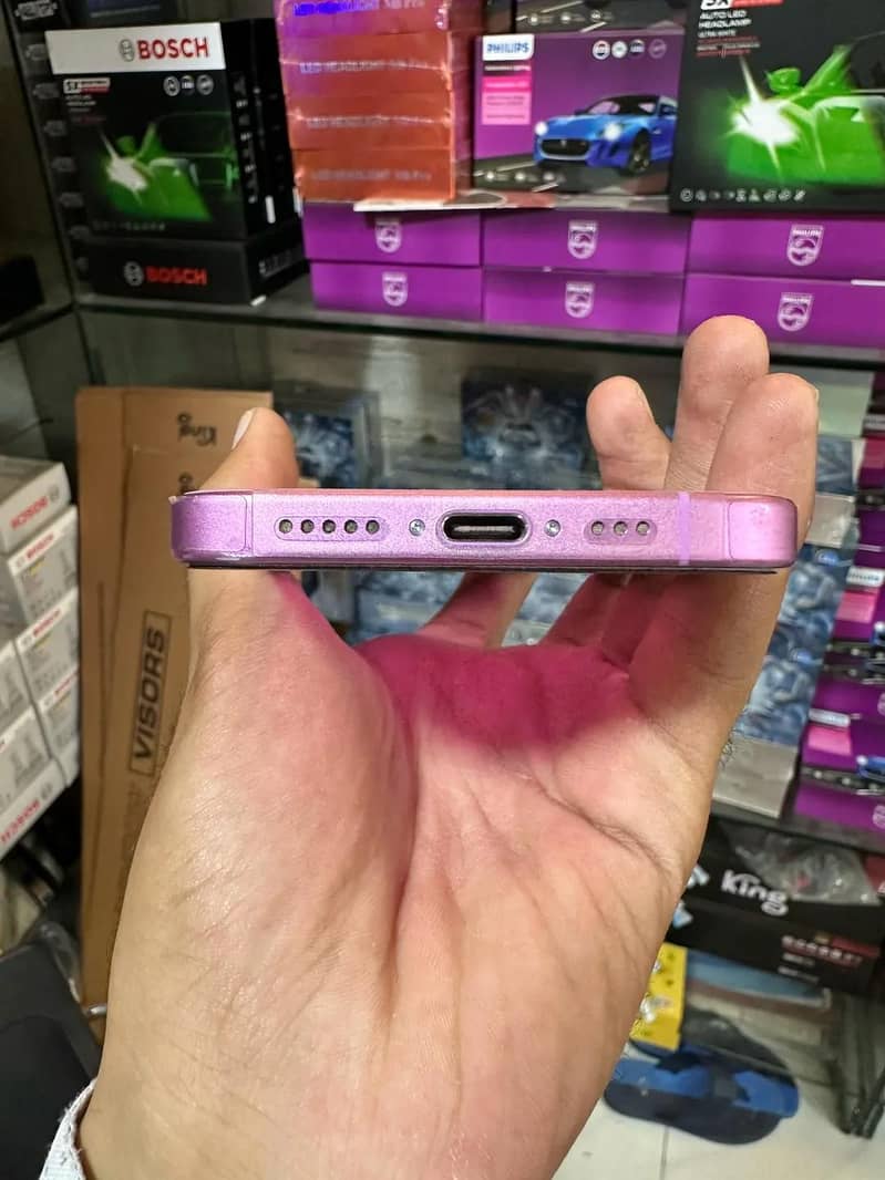 Apple iPhone 16 3