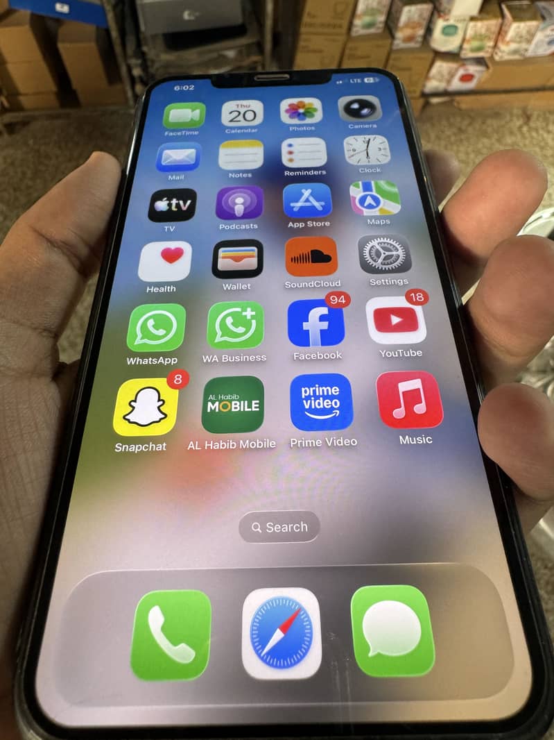 Apple iPhone 11 Pro Max 4