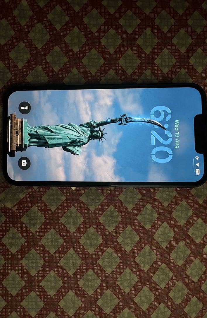 Apple iPhone 13 2