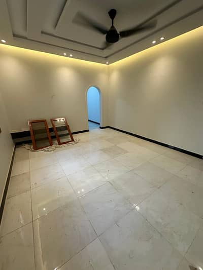 BRAND NEW PRIME SILENT COMMERCIAL 5-ROOM FOR RENT