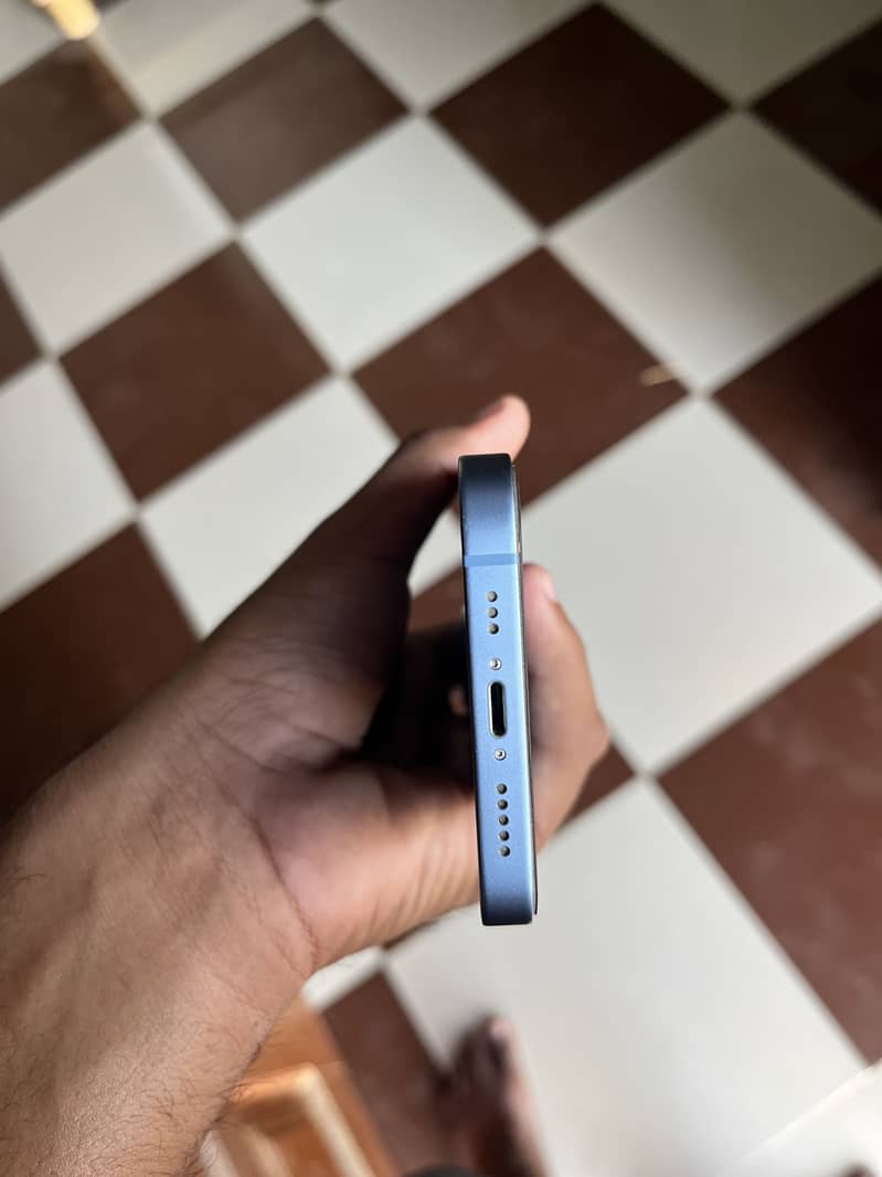 Apple iPhone 14 4