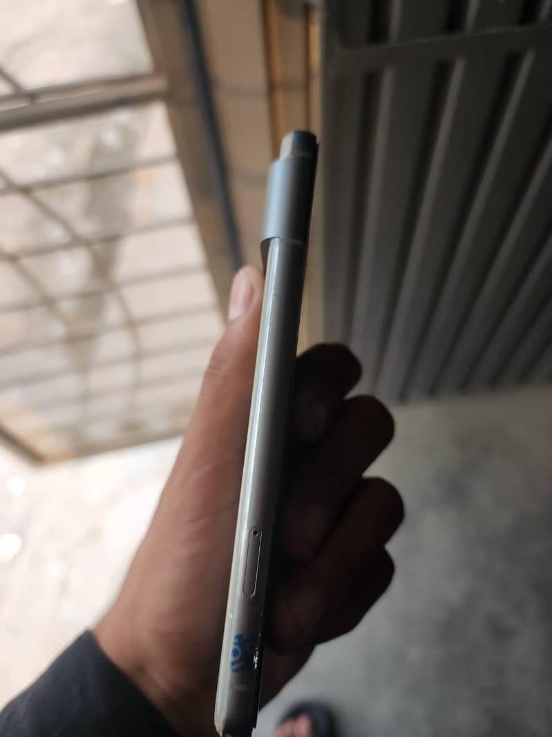 Google Pixel 8 4
