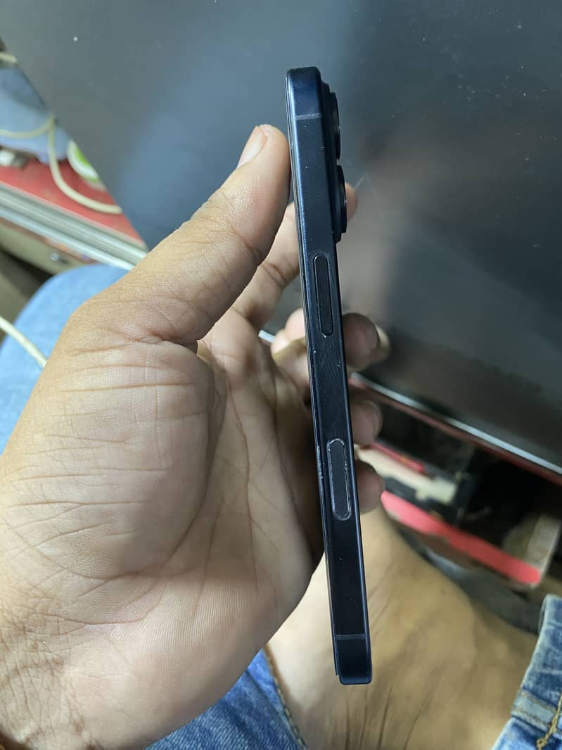 Apple iPhone 16 2