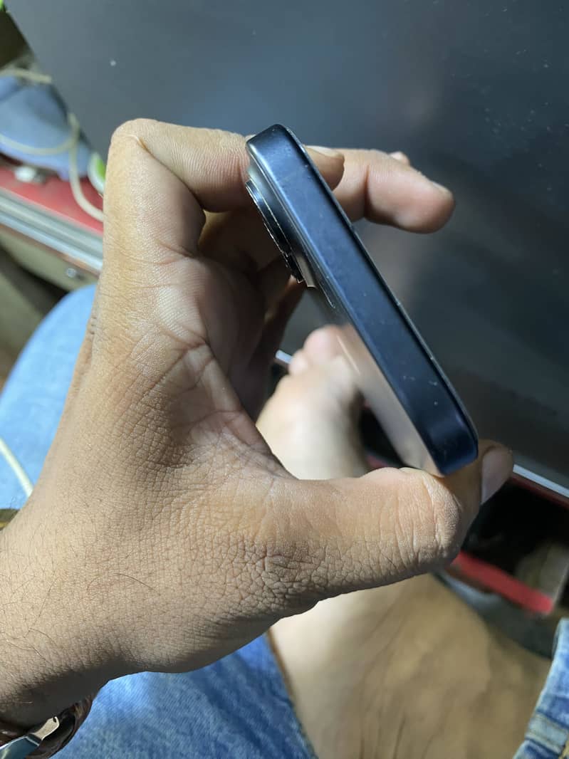 Apple iPhone 16 5