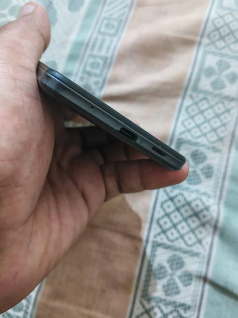 Sharp Aquos Zero 4