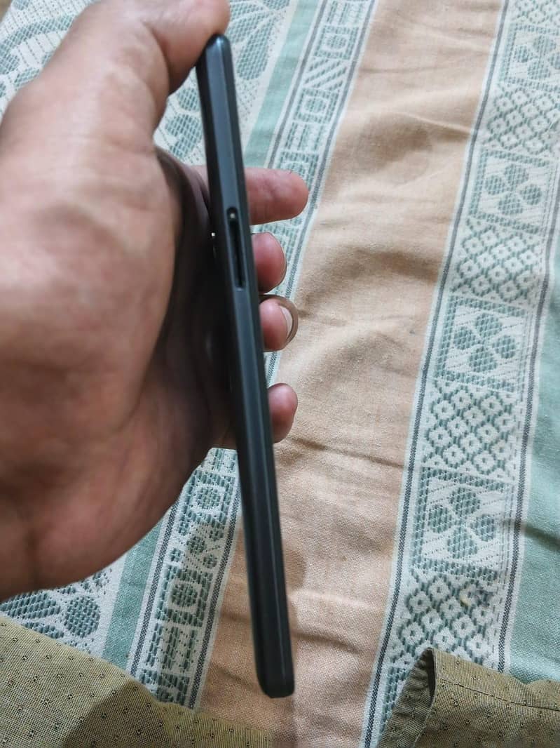 Sharp Aquos Zero 5