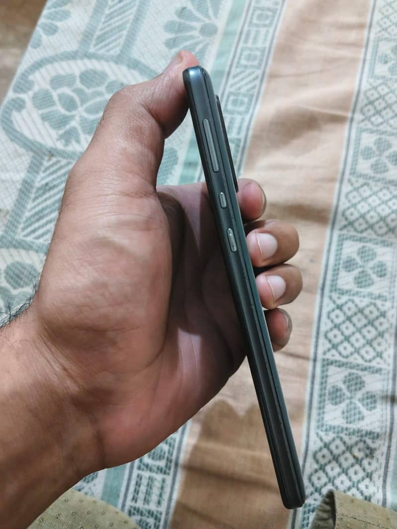 Sharp Aquos Zero 6